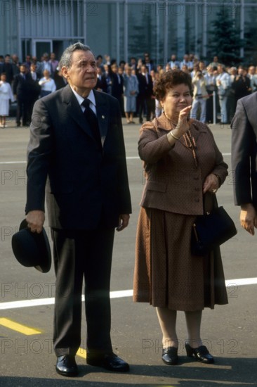 Bildnummer: 52590456 Datum: 22.10.1985 Copyright: imago/Sven Simon
Außenminister Andrei Gromyko (UdSSR) neben seiner Frau, Personen , Highlight; 1985, Politik, Ehemann, Ehepaar, Ehefrau; , hoch, Kbdia, Gruppenbild, Randbild, People
Bildnummer 52590456 Date 22 10 1985 Copyright Imago Sven Simon Foreign Minister Andrei Gromyko USSR next to his Woman People Highlight 1985 politics Husband married couple Wife vertical Kbdia Group photo Edge image Celebrities