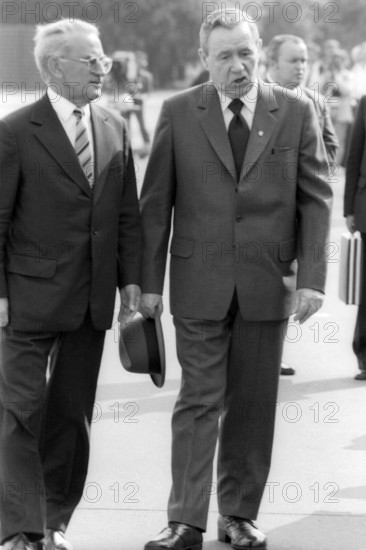 Bildnummer: 55776595 Datum: 07.07.1987 Copyright: imago/Dieter Bauer
Staatspräsident Andrei Gromyko (re., UdSSR) in Moskau 023 xns People Politik sw kbneg 1987 hoch
Bildnummer 55776595 Date 07 07 1987 Copyright Imago Dieter Bauer State President Andrei Gromyko right USSR in Moscow xns Celebrities politics black and white Kbneg 1987 vertical