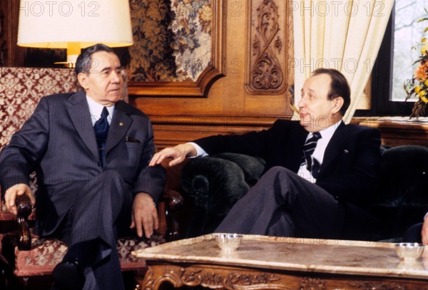 Bildnummer: 52553007 Datum: 21.05.1984 Copyright: imago/Sven Simon
Außenminister Hans-Dietrich Genscher (re., Deutschland/FDP) und Andrej Gromyko (UdSSR/Vorsitzender des Präsidiums des Obersten Sowjets) in Moskau, Personen; 1984, Moskau, Politik; , quer, Kbdia, Gruppenbild, Randbild, People; Aufnahmedatum geschätzt
Bildnummer 52553007 Date 21 05 1984 Copyright Imago Sven Simon Foreign Minister Hans Dietrich Genscher Re Germany FDP and Andrej Gromyko USSR Chairman the Bureau the Supreme Soviets in Moscow People 1984 Moscow politics horizontal Kbdia Group photo Edge image Celebrities date estimated