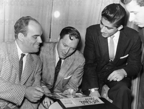 Bill Haley mit zwei Musikern seiner Comets 1956 Bill Haley with two of his Comets 1956 Copyright