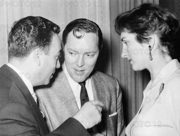 Bill Haley erhält die Goldene Schallplatte für seinen Titel Rock Around The Clock 1955 Bill Haley
