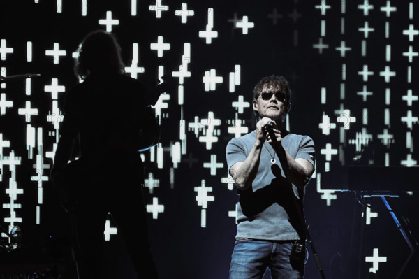 Entertainment Bilder des Tages A-ha Konzert in Berlin 11.05.2022, xlakx, Entertaiment Musik Pop, a-ha emspor, v.l.Die no