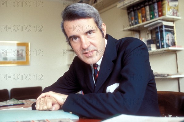 Bildnummer: 51809308 Datum: 02.09.1979 Copyright: imago/Sven Simon
Peter Boenisch (GER/Chefredakteur Die Welt) in der Redaktion der - Welt - in Berlin, Personen; 1979, Berlin, Journalist, Redakteur; , hoch, Kbdia, Einzelbild, close, Medienunternehmen, Wirtschaft, Deutschland, Randbild, People o0 Bönisch; Aufnahmedatum geschätzt