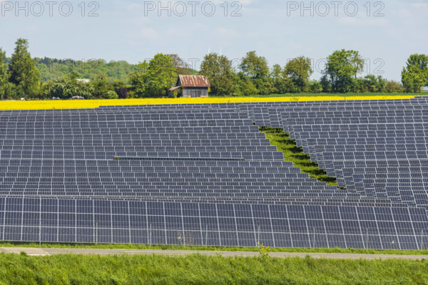 Landwirtschafteliche Fläche genutzt als Solarfeld. Bei Nellingen auf der Schwäbischen Alb. // 09.05.2025: Nellingen, Bad