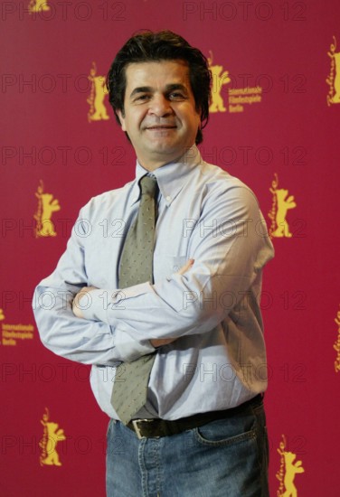 Bildnummer: 56691274 Datum: 17.02.2006 Copyright: imago/Future Image
Berlinale 2006, 56. Internationale Filmfestspiele Berlin / Berlin Film Festival, Tag 9. Photocall zu Offside Jafar Panahi Kultur Entertainment People Film Internationale Filmfestspiele Berlinale Berlin Porträt x0x xsk 2006 hoch Aufmacher Regisseur
56691274 Date 17 02 2006 Copyright Imago Future Image Berlinale 2006 56 International Film Festival Berlin Berlin Film Festival Day 9 photo call to Offside Jafar Panahi Culture Entertainment Celebrities Film International Film Festival Berlinale Berlin Portrait x0x xSK 2006 vertical Highlight Director