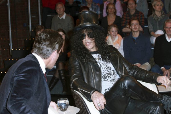 Markus Lanz und Slash bei der Aufzeichnung der ZDF Talkshow Markus Lanz Hamburg 04 11 2014 Foto xU