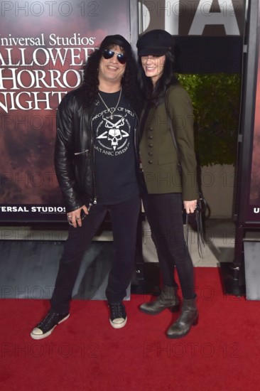 Slash Guns n Roses mit Freundin Meegan Hodges bei der Eröffnung der Halloween Horror Nights in den
