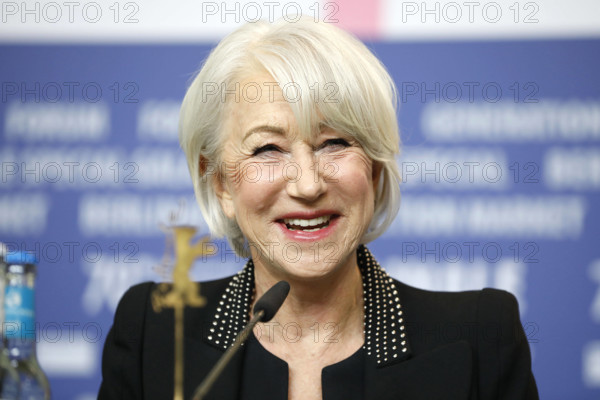Helen Mirren, die Schauspielerin und Preisträgerin vom Goldenen Ehrenbär bei der Pressekonferenz im Rahmen der 70. Berl