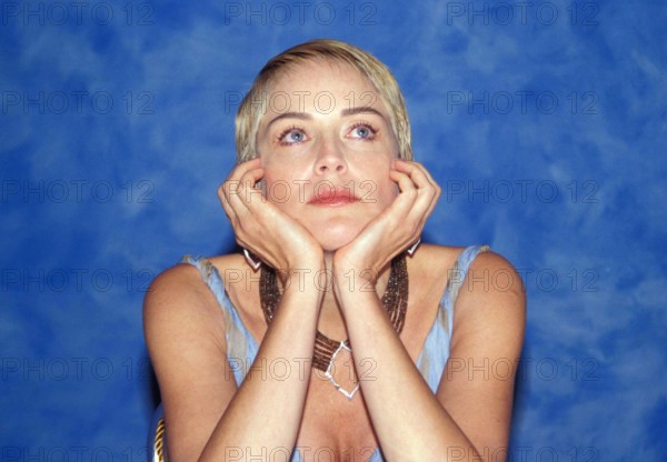RECORD DATE NOT STATED SHARON STONE Ref: AW headshot, portrait, necklace, jewellery Los Angeles United States Copyright