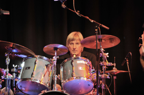 Kast Off Kinks perform as part of Ray Davies' Meltdown