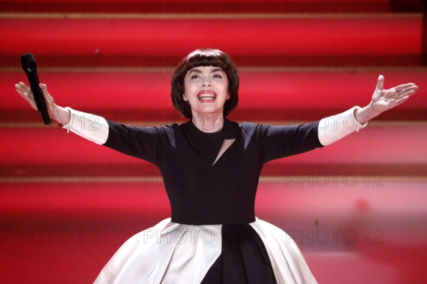 Mireille Mathieu in der TV-Show Das Adventsfest der 100.000 Lichter im Congress Centrum Suhl. Suhl, 01.12.2018 *** Mire