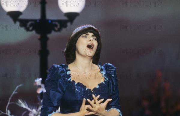 Mireille Mathieu Sängerin 08 83 stroe Frau Gesang Musik Schlager dunkelhaarig Pagenkopf Frankreich