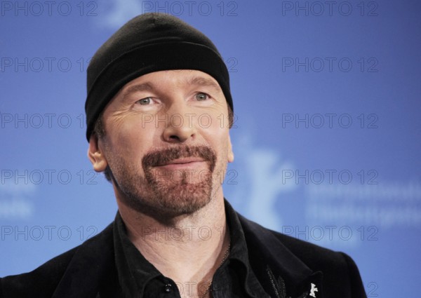 Bildnummer: 52988661  Datum: 10.02.2009  Copyright: imago/Seeliger
Gitarrist David -The Edge- Evans (U2) während eines Pressetermins zum Film - it might get loud - anlässlich der 59. Berlinale in Berlin, Personen , optimistisch; 2009, , Berlin, Musik, Film, Internationale Filmfestspiele, Pressetermin; , quer, Kbdig, Porträt, Randbild, People

Bildnummer 52988661 Date 10 02 2009 Copyright Imago Seeliger Guitarist David The Edge Evans U2 during a Press call to Film IT Might Get Loud during the 59 Berlinale in Berlin People optimistic 2009 Berlin Music Film International Film Festival Press call horizontal Kbdig Portrait Edge image Celebrities