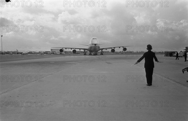 Anefo photo collection. First Jumbo Jet Boeing 747 from Pan am Landt at Schiphol. The Boeing 747 is conducted by a batsm