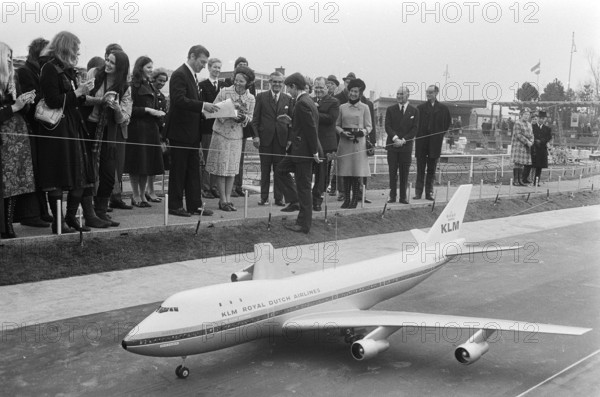 Anefo photo collection. Princess Beatrix present at the opening of Madurodam in The Hague. Princess Beatrix looks at a m