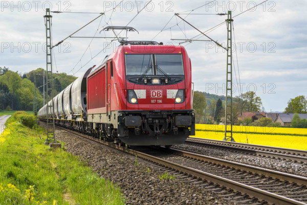 Osnabrück, Deutschland 02. Mai 2023: Eine Lok der Deutschen Bahn, DB, 187196, bei einem Einsatz im Güterverkehr. Der Güt