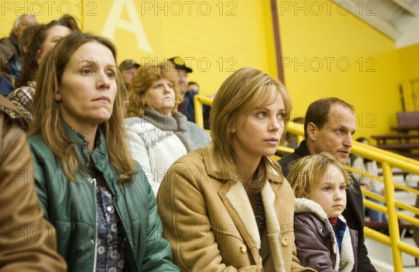 Bildnummer: 54363629  Datum: 14.04.2005  Copyright: imago/United Archives
KPA73059.jpg KALTES LAND North Country USA 2005 Niki Caro Glory (FRANCES MCDORMAND), Josey Aimes (CHARLIZE THERON), Josey s Daughter (ELZABETH PETERSON) and Bill White (WOODY HARRELSON) rights=RM People Entertainment quer Film Fernsehen Kino Drama

Bildnummer 54363629 Date 14 04 2005 Copyright Imago United Archives KPA73059 JPG Cold Country North Country USA 2005 Niki Caro Glory Frances McDormand Josey aimes Charlize Theron Josey S Daughter Elzabeth Peterson and Bill White Woody Harrelson rights \u003d RM Celebrities Entertainment horizontal Film Television Cinema Drama