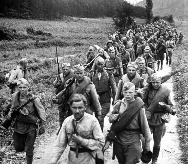 Korea / Russia: Soviet soldiers on the march in northern Korea after the USSR entered the war against Japan, World War I