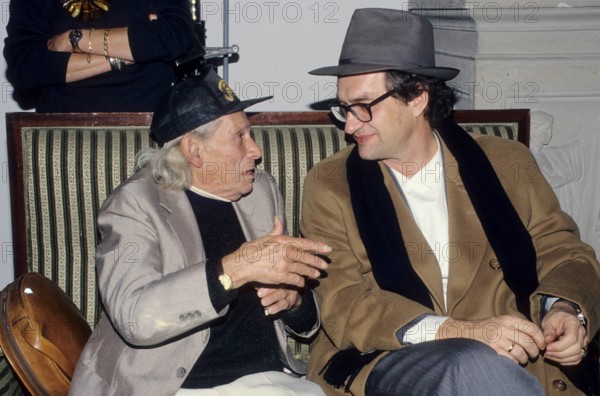 Wim Wenders, 75. Geburtstag am 14. August Wim Wenders mit Samuel Fuller (li.) 11/93 kück Mann Fernsehen Film Regie dunke