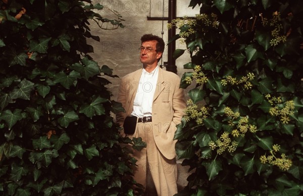 Wim Wenders, 75. Geburtstag am 14. August Wim Wenders (Regisseur) 10/99 bla Mann TV Fernsehen Film Regie dunkelhaarig Br
