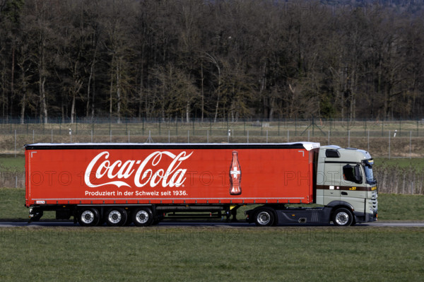 LKW Coca Cola, Schweiz, 24.01.2025 *** Truck Coca Cola, Switzerland, 24 01 2025 PUBLICATIONxNOTxINxSUI