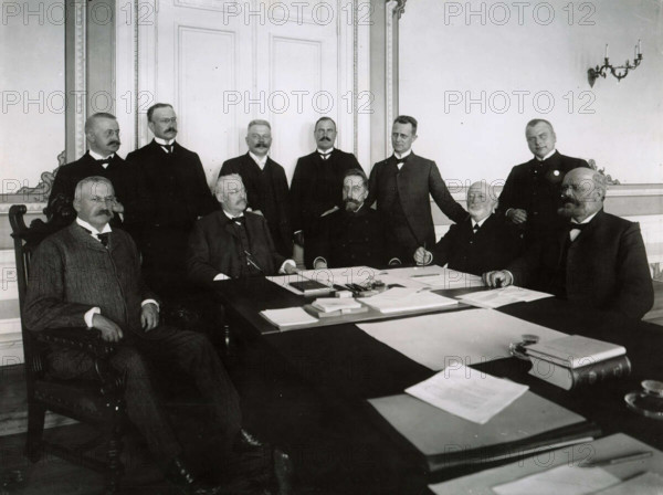 The Swedish-Norwegian Union negotiations in Karlstad, 1905. Nordic Copyright: xpiemagsx strnordpie02102022-4958 !ACHTUNG