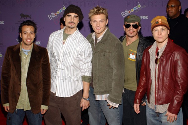 Bildnummer: 50341786  Datum: 10.12.2003  Copyright: imago/Rideaux-PicturePerfect
Backstreet Boys (USA) - V.l.n.r.: Howie Dorough, Kewin Richardson, Nick Carter, Alexander McLean (AJ), Brian Littrell anlässlich der -Billboard Music Awards- in Las Vegas,  , optimistisch; 2003, Pressetermin, Award,  Musiker, Sänger, Dwaine, Howard, Nicholas, Soul , RnB , Pop, A J, MacLean, Mc Lean, Mac, Litrell; , quer, Kbdig, Gruppenbild, close, Musik, Kunst, Vereinigte Staaten von Amerika, Randbild, People / Personen