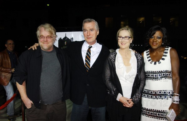 Bildnummer: 52777582  Datum: 18.11.2008  Copyright: imago/PicturePerfect
Schauspieler - v.l.n.r: Philip Seymour Hoffman, Drehbuchautor John Patrick Shanley, Meryl Streep und Viola Davis anlässlich der Filmpremiere von - Doubt - in Los Angeles, Personen; 2008, Los Angeles, Premiere, Pressetermin , Film , premiumd,; , quer, Kbdig, Gruppenbild, close, Randbild, People

Bildnummer 52777582 Date 18 11 2008 Copyright Imago PicturePerfect Actor V l n r Philip Seymour Hoffman Scriptwriter John Patrick Shanley Meryl Streep and Viola Davis during the Film premiere from Doubt in Los Angeles People 2008 Los Angeles Premiere Press call Film premiumd horizontal Kbdig Group photo Close Edge image Celebrities