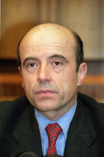 Bildnummer: 54853554  Datum: 12.02.1996  Copyright: imago/sepp spiegl
Premierminister Alain Juppe (Frankreich) während einer Pressekonferenz in Bonn, Highlight; 1996, Politik, GER, PK, Pressetermin; , hoch, Kbneg, Porträt,  , People

Bildnummer 54853554 Date 12 02 1996 Copyright Imago Sepp Spiegl Prime Minister Alain Juppe France during a Press conference in Bonn Highlight 1996 politics ger press conference Press call vertical Kbneg Portrait Celebrities