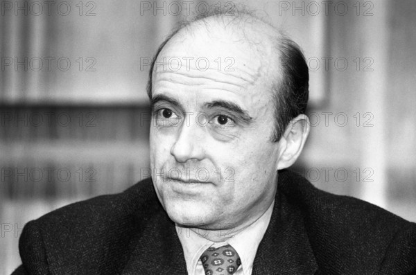 Bildnummer: 53963469  Datum: 12.02.1996  Copyright: imago/sepp spiegl
Premierminister Alain Juppe (Frankreich) während einer Pressekonferenz, Personen , Highlight; 1996, sw, Politik, Pressetermin; , quer, Kbneg, Porträt, Randbild, People

Bildnummer 53963469 Date 12 02 1996 Copyright Imago Sepp Spiegl Prime Minister Alain Juppe France during a Press conference People Highlight 1996 black and white politics Press call horizontal Kbneg Portrait Edge image Celebrities