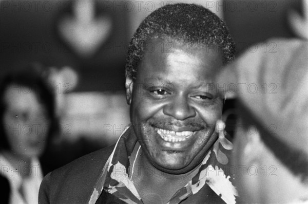 Anefo photo collection. Ella Fitzgeralt and Count Basie at Schiphol; Oscar Peterson, head. October 4, 1975. Noord-Hollan