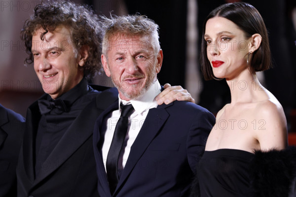 Jean-Stephane Sauvaire, Sean Penn und Raquel Nave bei der Premiere des Kinofilms Black Flies auf dem Festival de Cannes