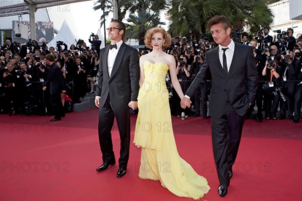Bildnummer: 56980667  Datum: 16.05.2011  Copyright: imago/Future Image
64. Internationale Filmfestspiele von Cannes 2011 / Festival de Cannes 2011 / 64th Annual Cannes Film Festival, Tag 6 - Premiere von The Tree of Life Brad Pitt, Jessica Chastain, Sean Penn Entertainment People Film Filmfestival Festival x0x xub 2011 quer Highlight Schauspieler Schauspielerin 

 56980667 Date 16 05 2011 Copyright Imago Future Image 64 International Film Festival from Cannes 2011 Festival de Cannes 2011 64th Annual Cannes Film Festival Day 6 Premiere from The Tree of Life Brad Pitt Jessica Chastain Sean Penn Entertainment Celebrities Film Film Festival Festival x0x  2011 horizontal Highlight Actor Actress