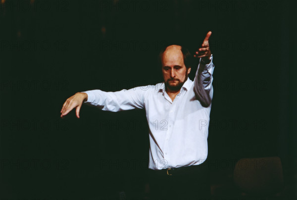 ROGER NORRINGTON Roger Norrington, britischer Dirigent, Interpret Alter Musik, hier bei einer Orchesterprobe, circa 1997