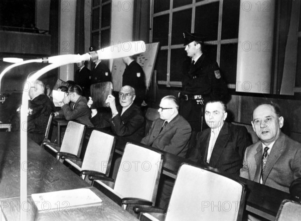 Bildnummer: 55894328  Datum: 22.12.1964  Copyright: imago/United Archives
On the trial for war crimes committed at Auschwitz Death Camp , Robert Mulka (4th from right) and Emil Bednarek (3rd from right) are seen during the session of the Frankfurt Auschwitz trial , which resumed after an on the spot inspection of the former death camp by the judges and others . There are 22 defendants charged with the extermination of 2.5 to 4 million persons at the death camp . 22 December 1964 Mono 35mm Transparency !AUFNAHMEDATUM GESCHÄTZT! kbdig 1964 quer 20th Century 1960 s 1960s 60 s 60s Sixties WW2 WWII World War Two Court room War crimes racial issues Nazi Nazi s Anti-jewish anti jewish Anti-semitic antisemitic Gestapo  o0 Zweiter Weltkrieg, Krieg, 2., Prozess, Auschwitz, Auschwitzprozess, Kriegsverbrecher

 55894328 Date 22 12 1964 Copyright Imago United Archives ON The Trial for was CRIMES Committed AT Auschwitz Death Camp Robert Mulka 4th from Right and Emil Bednarek 3rd from Right are La...