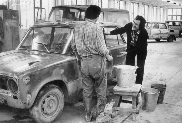 ! ACHTUNG Aufnahmedatum laut Beschriftung ! DDR, Sachsen, historisch, Verkehr, Kfz / Auto, Werkstatt / Werkstätten, Repa