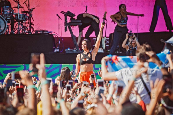 Lollapalooza Berlin 2018 Sängerin Dua Lipa während eines Auftrittes im Rahmen des Lollapalooza Ber