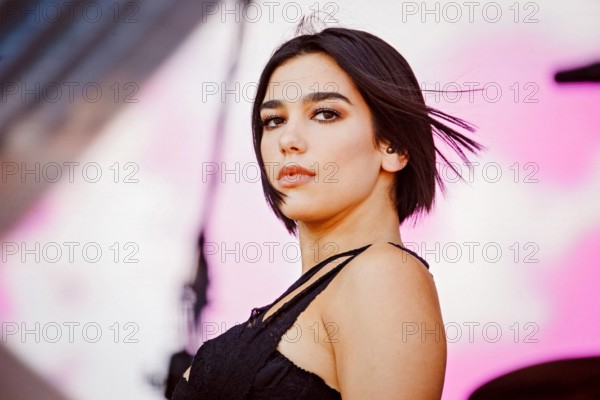 Lollapalooza Berlin 2018 Sängerin Dua Lipa während eines Auftrittes im Rahmen des Lollapalooza Ber