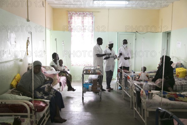 Gesundheitseinrichtung, in der unterernaehrten Kindern geholfen wird, von Notre Dame des Apotres in N Djamena, 29.08.20