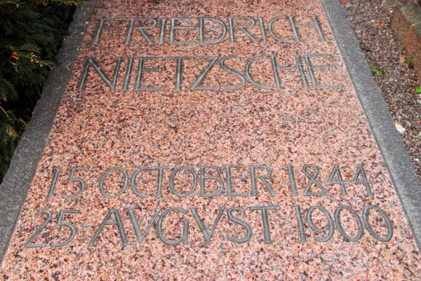 Bildnummer: 51767149 Datum: 11.03.2007 Copyright: imago/STAR-MEDIA
Grab von Friedrich Nietzsche auf dem Gelände der Gedenkstätte des Philosophen und Philologen Friedrich Nietzsches in Röcken bei Lützen , , Objekte; 2007, Lützen, Friedrich Wilhelm Nietzsche, , ,, , ,, Gedenkstätte, Gedenkstätten, Sehenswürdigkeit , Gräber, Grabstätte, Grabstätten, Grabplatte, Grabplatten, Grabstein, Grabsteine, Schriftzug, 15 Oktober 1844 25 August 1900,; , quer, Kbdig, Einzelbild, Deutschland, , Reisen, Sachsenanhalt, Europa o0 People
