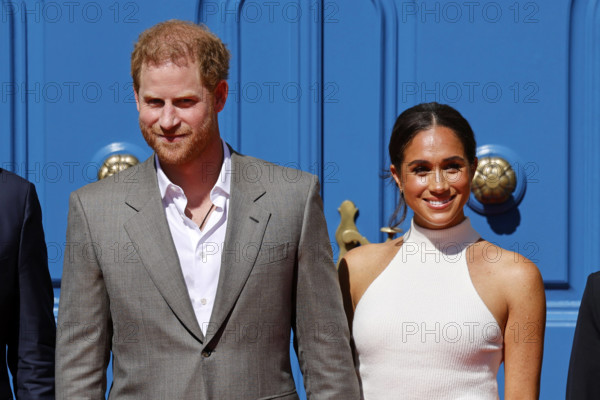 Prinz Harry und Herzogin Meghan bei ihrem Besuch anlässlich der Invictus Games Düsseldorf 2023 vor dem Rathaus Düsseldor