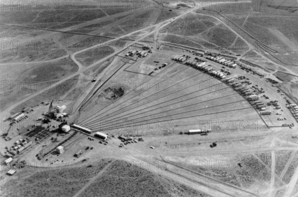 Bildnummer: 55841932 Datum: 01.01.2011 Copyright: imago/United Archives
The AEC nuclear Test Site in Nevada The Nevada Test Site (NTS) is a remote site that is buffered for public access by vast, federally-owned land masses. A unique national resource, the NTS is a massive outdoor laboratory and national experimental center that cannot be duplicated. Larger than the state of Rhode Island, its 1,350 square miles (3,500 square kilometers or 864,000 acres), make this one of the largest secured areas in the United States. The Nevada Test Site (NTS) is located in Nye County in southern Nevada; the southernmost point of the NTS is about 65 miles (105 kilometers) northwest of Las Vegas. Mono Print kbdig 2011 quer Nuclear Science Explosions
Bildnummer 55841932 Date 01 01 2011 Copyright Imago United Archives The AEC Nuclear trial Site in Nevada The Nevada trial Site NTS IS a Remote Site Thatcher IS buffered for Public Access by Vast Federally Owned Country Masses a Unique National Resour...