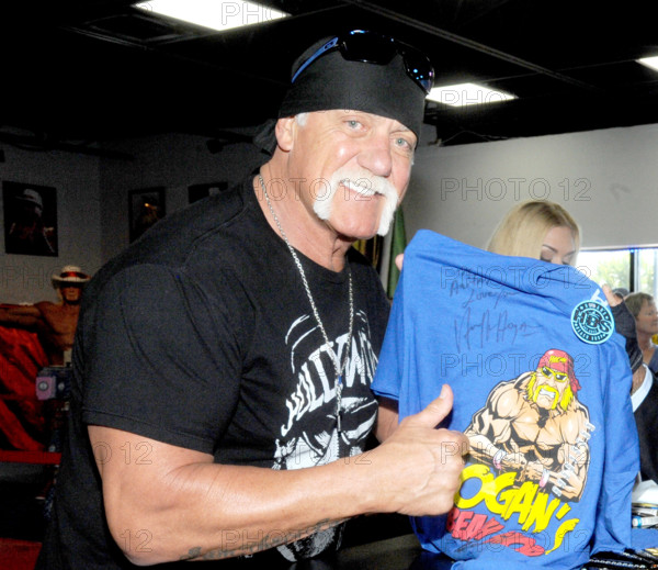 **FILE PHOTO** Hulk Hogan Reportedly Can t Feel Lower Body following Back Surgery. NEW YORK, NY - April 2: Hulk Hogan op