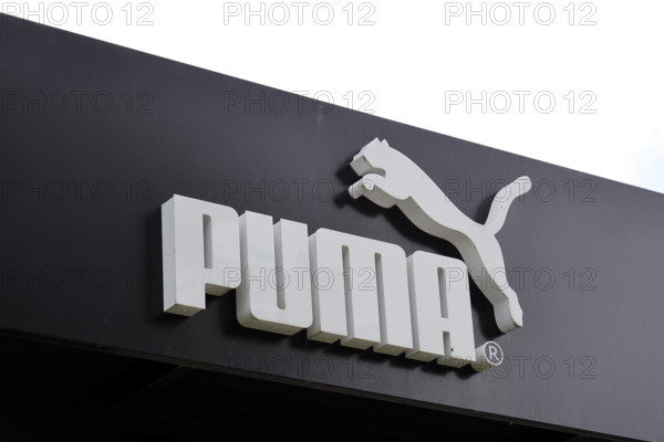 24.07.2023, Niederlande, Sportbekleidung, Hersteller, PUMA Store, Logo, Schriftzug, Niederlande *** 24 07 2023, Netherla