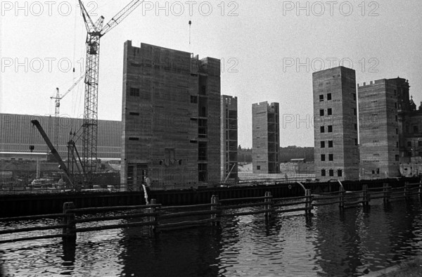 Baustelle Palast der Republik an der Spree in Ost Berlin