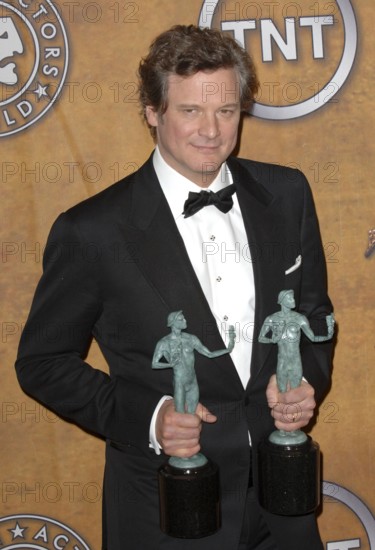 Bildnummer: 54865507 Datum: 30.01.2011 Copyright: imago/PicturePerfect
Colin Firth - 17TH ANNUAL SCREEN ACTORS GUILD AWARDS - PRESSROOM Los Angeles PUBLICATIONxNOTxINxUSAxUK Entertainment People Film SAG Awards Preisträger Trophäe kbdig xkg 2011 hoch Aufmacher premiumd o0 Objekte
Bildnummer 54865507 Date 30 01 2011 Copyright Imago Picture Perfect Colin Firth 17th Annual Screen Actors Guild Awards Pressroom Los Angeles PUBLICATIONxNOTxINxUSAxUK Entertainment Celebrities Film sag Awards Prize winners Trophy Kbdig xkg 2011 vertical Highlight premiumd o0 Objects