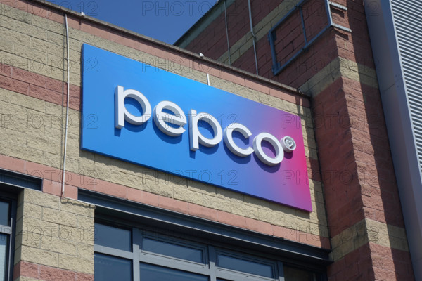 Schriftzug Pepco am Halle Einkaufspark