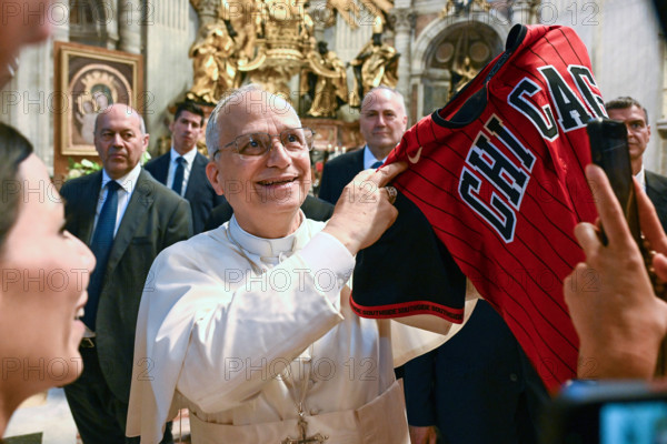 ITALY - POPE LEO XIV  GREETS FAITHFUL AT THE END OF A MASS CELEBRATED BY CARDINAL LUIS ANTONIO TAGLE IN ST PETER'S BASILICA ON THE OCCASION OF THE YOUTH JUBILEE AT THE VATICAN   AT  THE  VATICAN - 2025/7/29