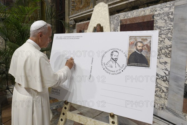 ITALY - POPE LEO XIV  MEETS PARTICIPANTS AT THE EVENT PROMOTED BY THE CARDINAL DOMENICO BARTOLUCCI  AT  THE  VATICAN - 2025/6/18