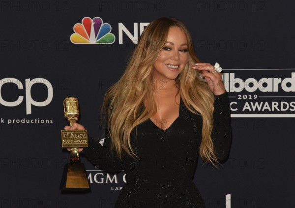 LAS VEGAS, NEVADA - MAY 01: Mariah Carey poses with the Icon Award in the press room during the 2019 Billboard Music Aw
